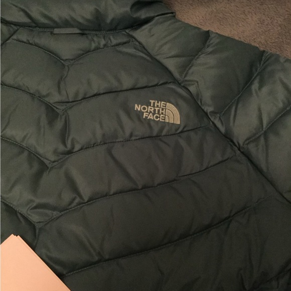 NWT The North Face Women’s Flare Down Jacket - Picture 3 of 4